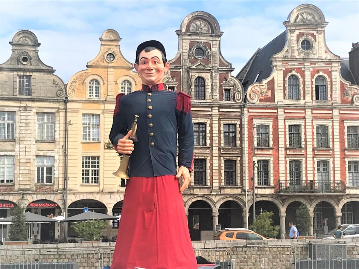 Le Bleu Arrageois Apartamento Arras Exterior foto